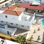 Residencia Lena アパート