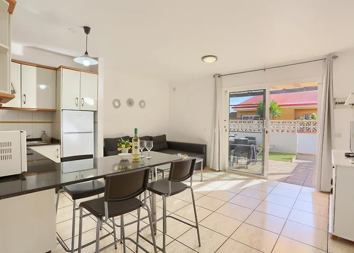 Residencia Lena Apartman *