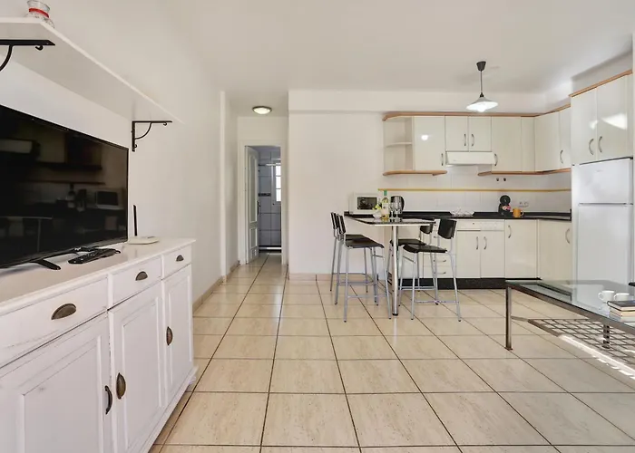 Residencia Lena Apartman *