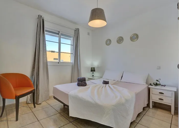 Residencia Lena Apartman *